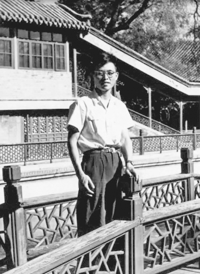 顾锦屏：甘为真理付韶光