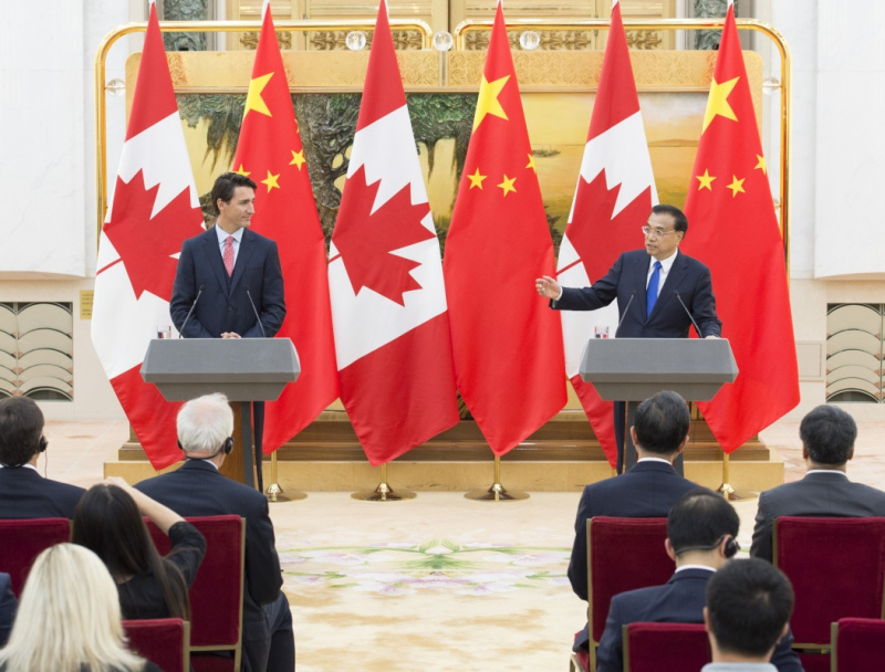 8月31日,中国国务院总理李克强在北京人民大会堂同加拿大总理特鲁多会谈后共同会见记者并回答提问。