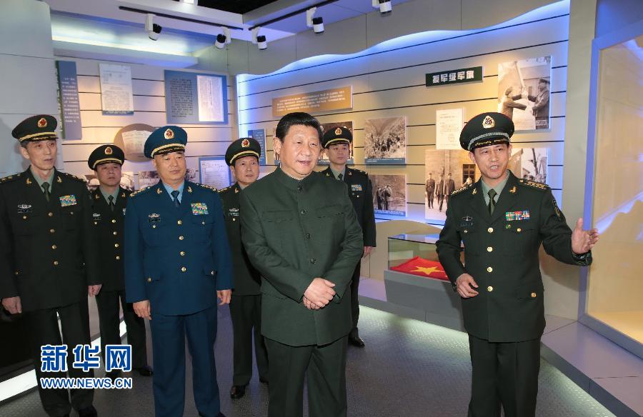 1月21日,中共中央总书记、国家主席、中央军委主席习近平视察驻昆明部队。这是习近平参观第二炮兵某基地军史馆。 新华社记者 李刚 摄 1月21日,中共中央总书记、国家主席、中央军委主席习近平视察驻昆明部队。这是习近平参观第二炮兵某基地军史馆。 新华社记者 李刚 摄