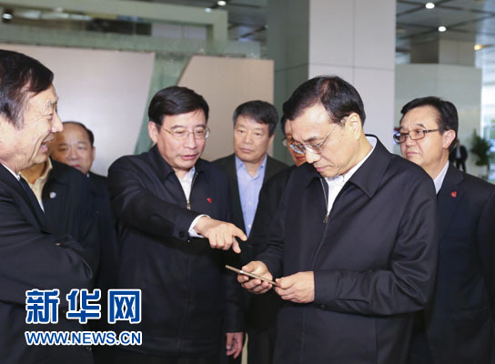 1月4日至6日,中共中央政治局常委、国务院总理李克强在广东深圳、广州考察。这是1月4日,李克强在深圳考察华为公司。新华社记者 丁林摄 1月4日至6日,中共中央政治局常委、国务院总理李克强在广东深圳、广州考察。这是1月4日,李克强在深圳考察华为公司。新华社记者 丁林摄